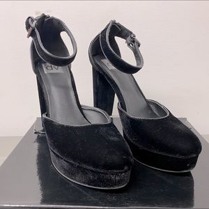 Dolce Vita Black velvet heels Sz 9.5